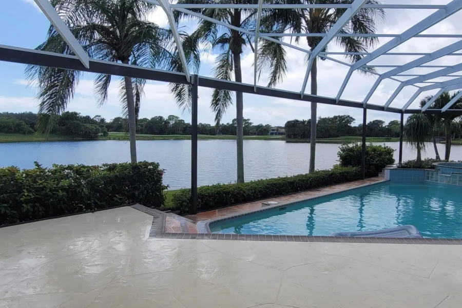 Clear view screen pool cage